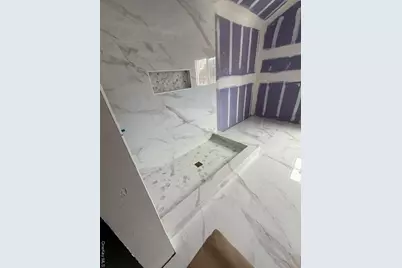 85 Roundtree Drive, Plainview, NY 11803 - Photo 7