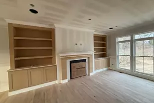 85 Roundtree Dr, Plainview, NY 11803 - Photo 9