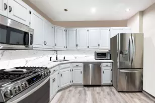 215 Middle Neck Rd, Great Neck, NY 11021 - Photo 7