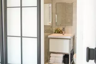 320 E 42nd St, New York, NY 10017 - Photo 11