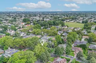 216 Birch Dr, New Hyde Park, NY 11040 - Photo 33