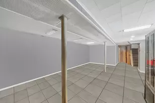 70-27 69th St, Glendale, NY 11385 - Photo 27