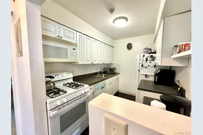 71 Pointe Circle S #71, Coram, NY 11727 - Photo 3