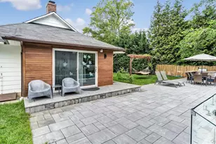 143 Hallock St, Riverhead, NY 11901 - Photo 5