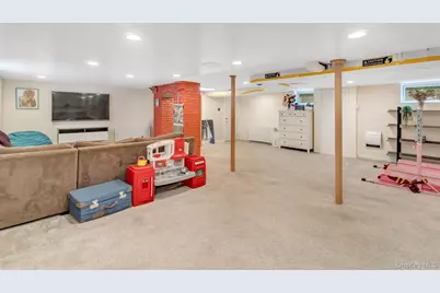 143 Hallock Street, Riverhead, NY 11901 - Photo 29