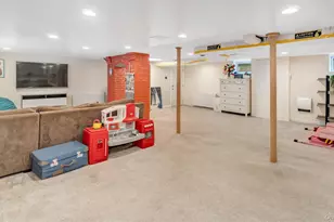 143 Hallock St, Riverhead, NY 11901 - Photo 29