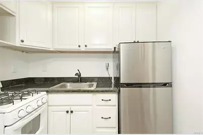 1122 Yonkers #1E, Yonkers, NY 10704 - Photo 9