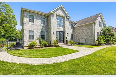 16 Home Court, Huntington, NY 11743 - Photo 3