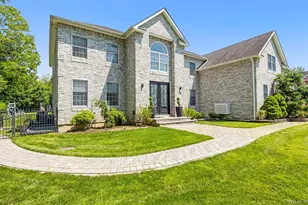 16 Home Ct, Huntington, NY 11743 - Photo 3