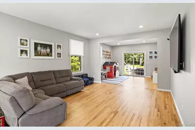 16 Home Court, Huntington, NY 11743 - Photo 13