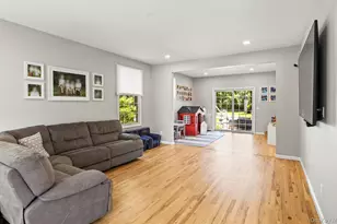 16 Home Ct, Huntington, NY 11743 - Photo 13