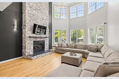 16 Home Court, Huntington, NY 11743 - Photo 9