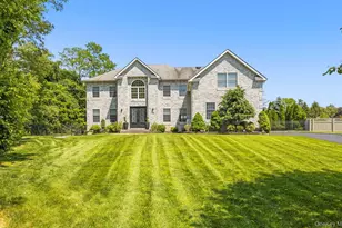 16 Home Ct, Huntington, NY 11743 - Photo 5