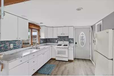 149 C Riverside Drive, Riverhead, NY 11901 - Photo 11