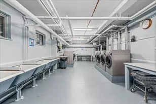 160 Middle Neck Rd, Great Neck, NY 11021 - Photo 23