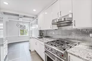 160 Middle Neck Rd, Great Neck, NY 11021 - Photo 11