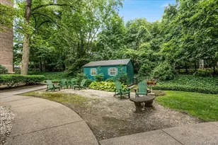 160 Middle Neck Rd, Great Neck, NY 11021 - Photo 25