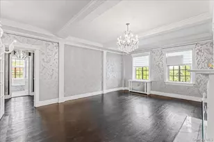 160 Middle Neck Rd, Great Neck, NY 11021 - Photo 9