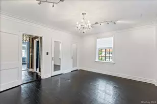 160 Middle Neck Rd, Great Neck, NY 11021 - Photo 17