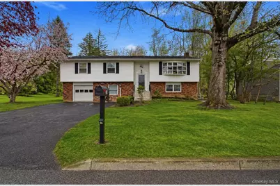 39 Carriage Hill Lane, Poughkeepsie, NY 12603 - Photo 1