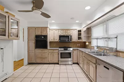 39 Carriage Hill Lane, Poughkeepsie, NY 12603 - Photo 19