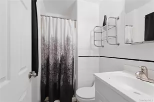 39 Carriage Hill Ln, Poughkeepsie, NY 12603 - Photo 11
