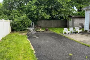 13 Reinhart Ct, Melville, NY 11747 - Photo 17