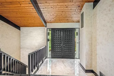 27 Parkway Drive, Roslyn Heights, NY 11577 - Photo 3