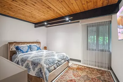 27 Parkway Drive, Roslyn Heights, NY 11577 - Photo 15