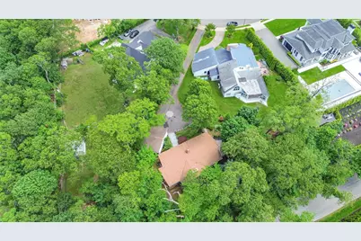 27 Parkway Drive, Roslyn Heights, NY 11577 - Photo 19