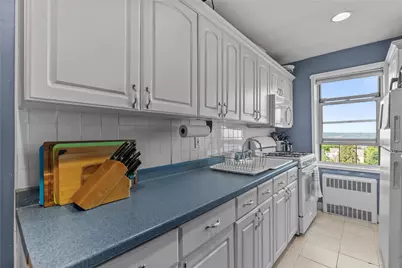 60 Locust Avenue #610, New Rochelle, NY 10801 - Photo 9