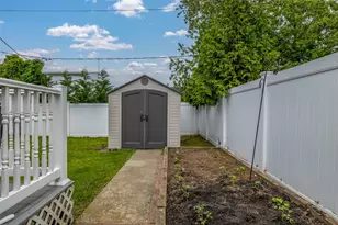 38 Kent Rd, Island Park, NY 11558 - Photo 17