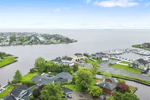 28 Deeringwood Ln, Babylon, NY 11702 - Photo 33