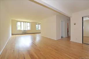 25 Canterbury Rd, Great Neck, NY 11021 - Photo 5