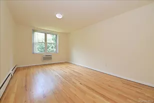 25 Canterbury Rd, Great Neck, NY 11021 - Photo 11