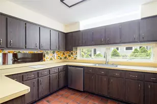 6 Bay View Dr, Hampton Bays, NY 11946 - Photo 11