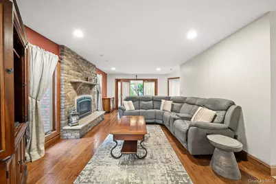 7 Kent Court, Bayport, NY 11705 - Photo 19