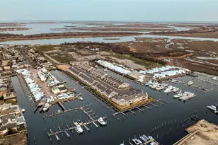 7 Ocean Watch Ct, Freeport, NY 11520 - Photo 33