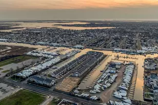 13 Ocean Watch Ct, Freeport, NY 11520 - Photo 29