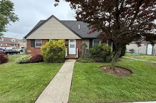 389 Kirkman Ave, Elmont, NY 11003 - Photo 3