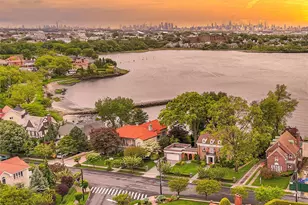 95 Malba Dr, Whitestone, NY 11357 - Photo 25