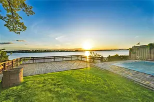 95 Malba Dr, Whitestone, NY 11357 - Photo 3