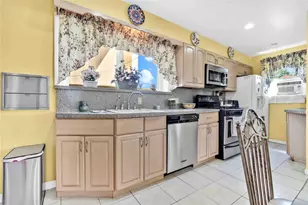 95 Malba Dr, Whitestone, NY 11357 - Photo 11