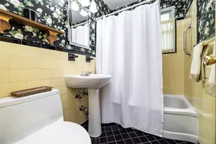 82-25 268th St, New Hyde Park, NY 11004 - Photo 17