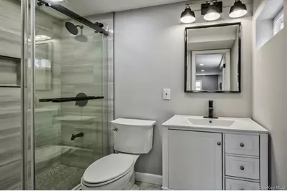 646 Evelyn Ave Avenue, East Meadow, NY 11554 - Photo 19