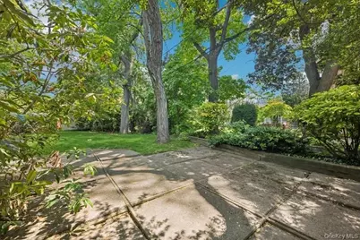 764 Sherwood Court, Woodmere, NY 11581 - Photo 19