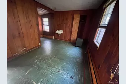 1750 Peconic Bay Boulevard, Laurel, NY 11948 - Photo 5