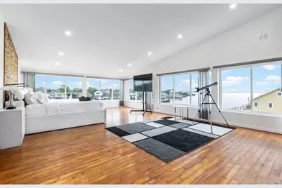 200 Clocks Boulevard, Massapequa, NY 11758 - Photo 17