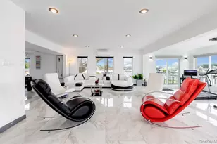 200 Clocks Blvd, Massapequa, NY 11758 - Photo 7