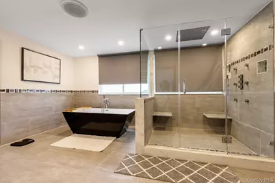 200 Clocks Boulevard, Massapequa, NY 11758 - Photo 21